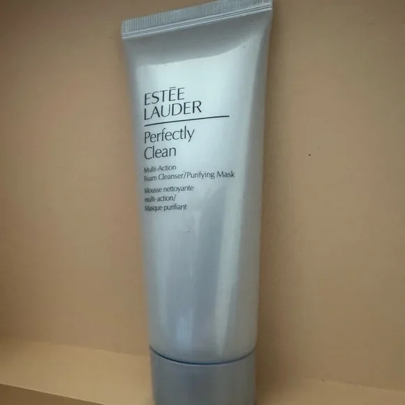 Estee Lauder Perfectly Clean Foam Cleanser - Light Blue - Picture 4 of 5